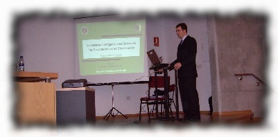 Foto Antonio Arauzo Azofra realizando la presentacion de su tesis